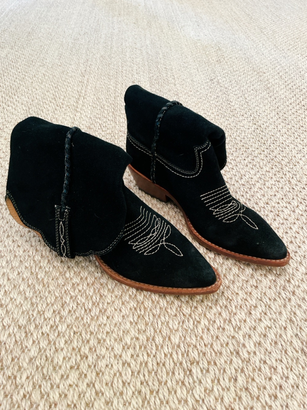 Black Embroidered Pointy Toe Suede Western Boots Mid-Shaft Boots size 6 - EUC - Picture 7 of 8